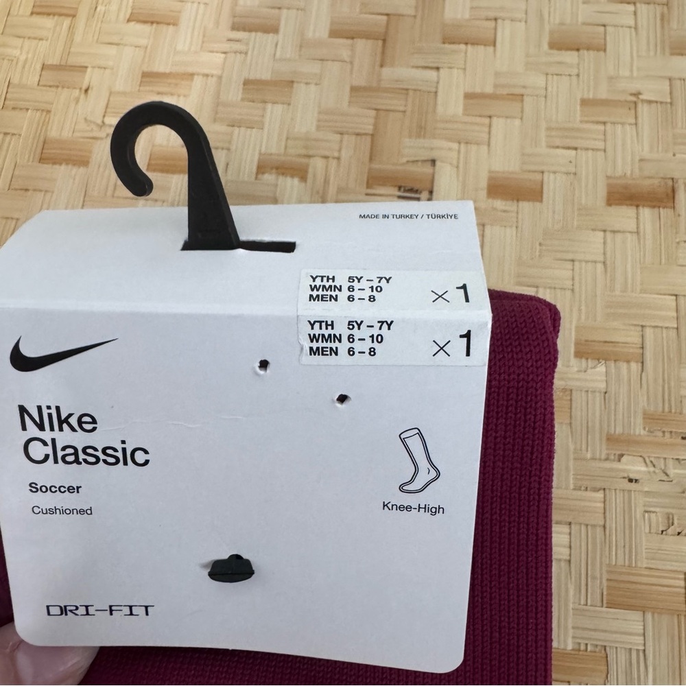 NWT Nike Soccer Cushioned‎ Knee High Socks Burgundy size M